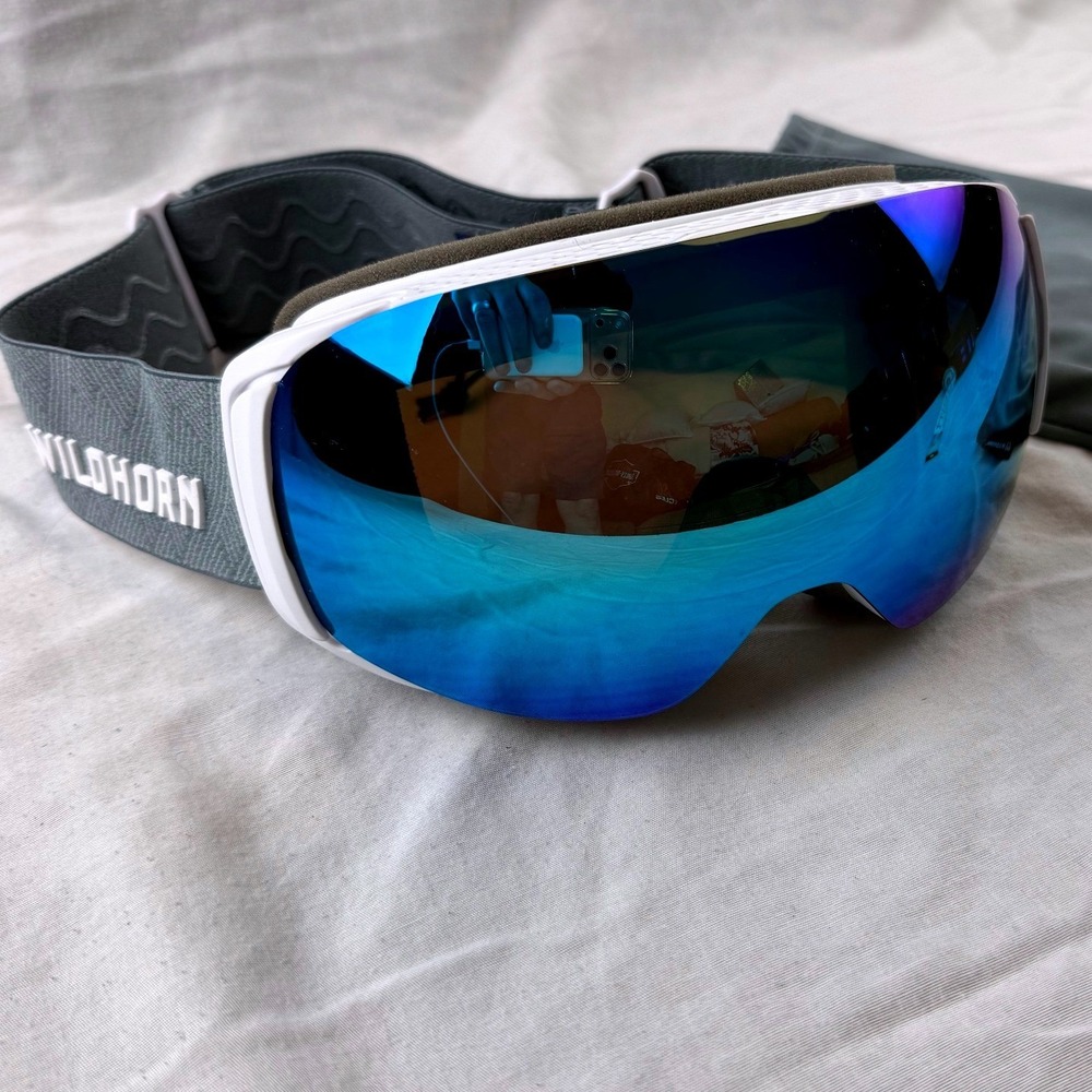 Wildhorn Pipeline Ski Snowboard Goggles Aurora Lens Tech White Blue Mirror EUC